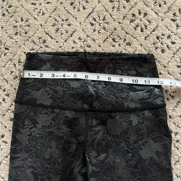 Lulu Lemon Leggings Size 4 - Picture 4 of 7